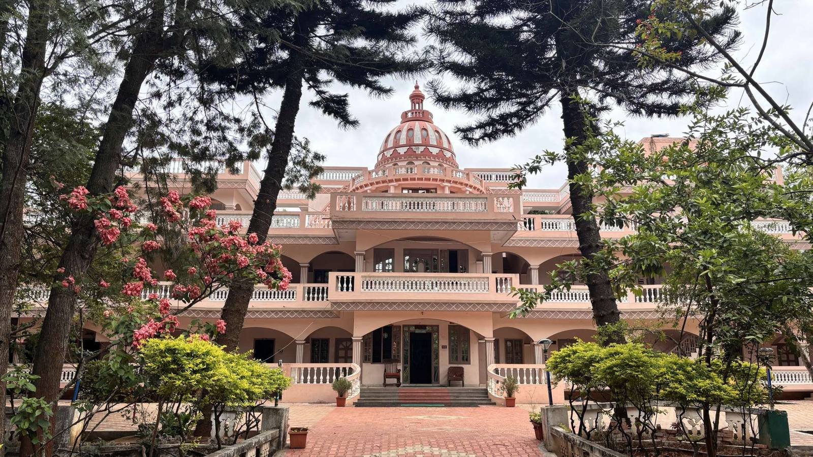 Rio Grande Kings Park Yelagiri hotel building